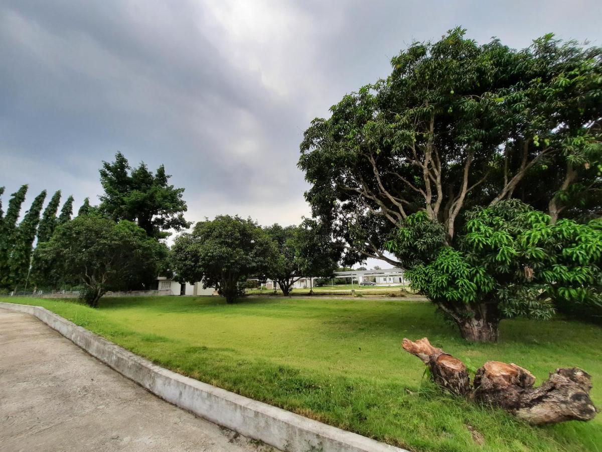 Estancia De Lorenzo Tarlac Екстер'єр фото